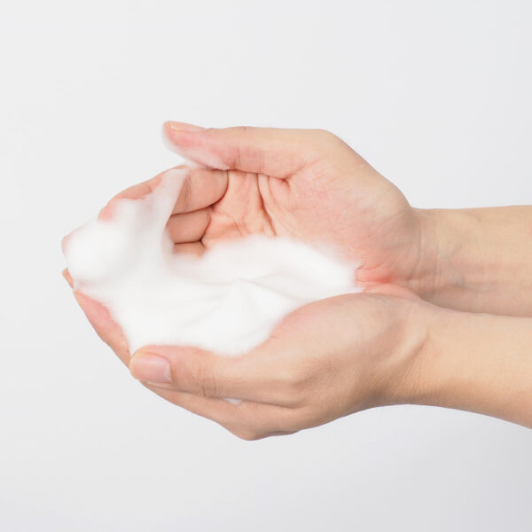 Benefits of Using a Foaming Facial Cleanser: The Key to Clean, Fresh, and Balanced Skin